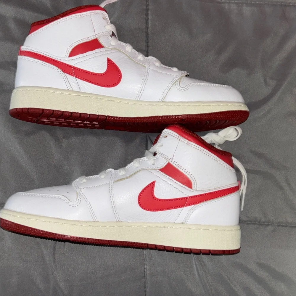 Jordan Air 1 Mid SE Box - Picture 2 of 6